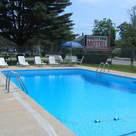 Knotty Pine Motel Salisbury Exterior photo