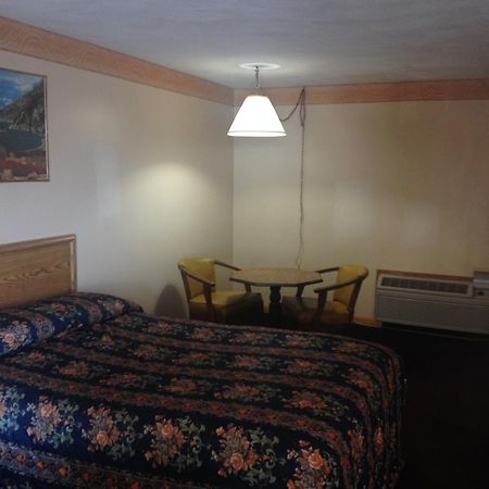 Knotty Pine Motel Salisbury Exterior photo