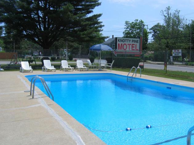 Knotty Pine Motel Salisbury Exterior photo